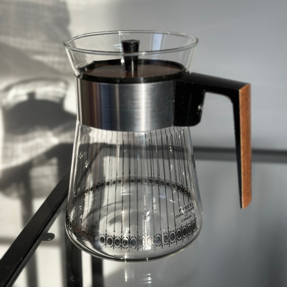 Pyrex 6 cup vintage coffee carafe | made in Canada - Picture 3 of 4